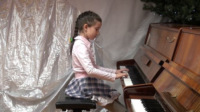 Яблоновская Екатерина. 8 лет. Й. Гайдн.Менуэт смотреть онлайн