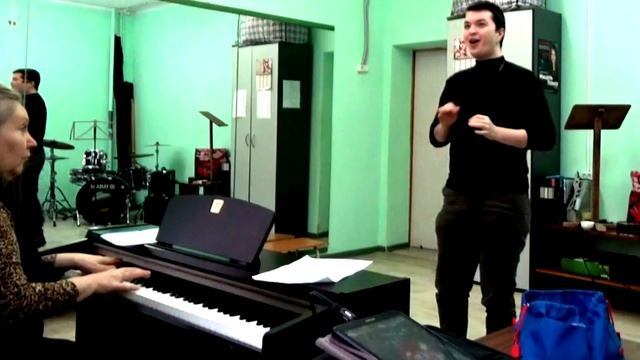 Упражнение-распевка. Какое упражнение я запрещаю? Опора звука, согласование, темп. Эстрадное пение смотреть онлайн