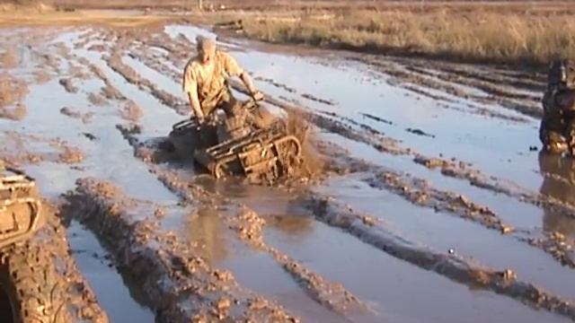 Honda 420's (Outlaws and Swamplites) Mud riding смотреть онлайн