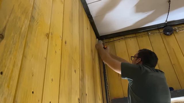 Опутываем пристройку к дому прадеда проводами. Делаем проводку под старину смотреть онлайн