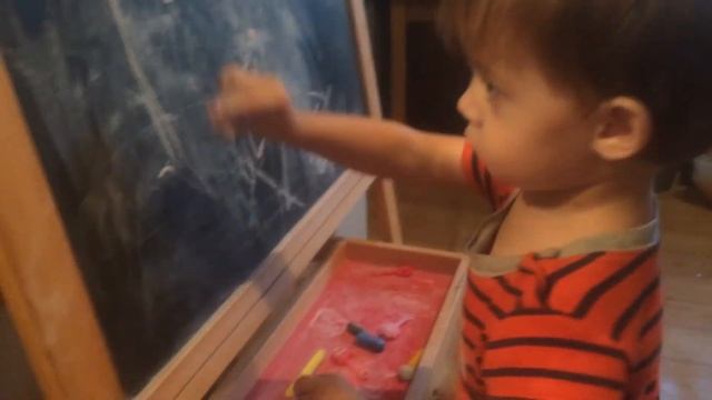 Доска для рисования. Данька рисует *** Drawing Board. Danka draws смотреть онлайн