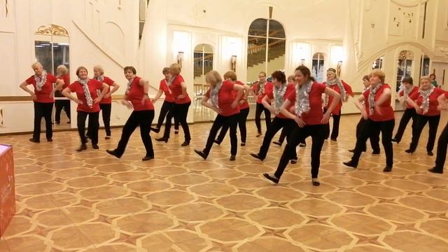 Пенсионеры "Чудесного настроения" танцуют "Саночки" на Новогоднем балу смотреть онлайн