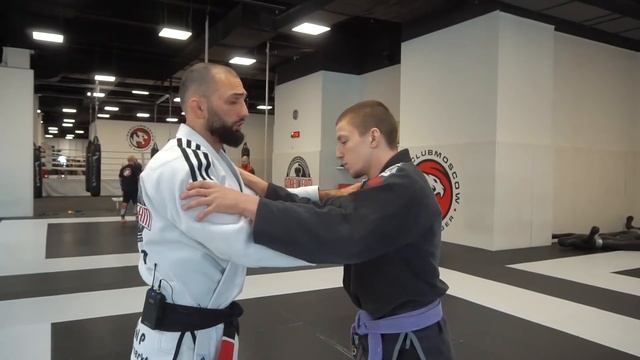 Как защитить себя на улице. Самооборона. Удушающие приемы. смотреть онлайн