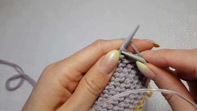 Шапка бини спицами для начинающих за вечер ♡ Подробный мастер-класс шапки ♡ Удобное закрытие петель смотреть онлайн