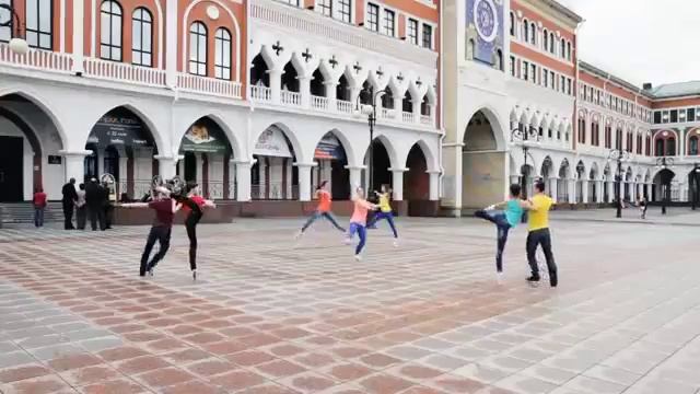 Танцевальный флешмоб в г. Йошкар-Оле смотреть онлайн