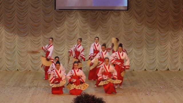 Стилизованный японский танец с веерами (Цветение сакуры) смотреть онлайн