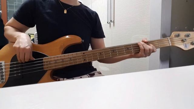 Cutting Crew - I Just Died in Your Arms (bass cover) смотреть онлайн