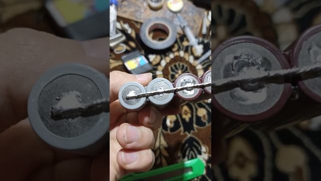 пайка акумуляторних батарей 18650 смотреть онлайн