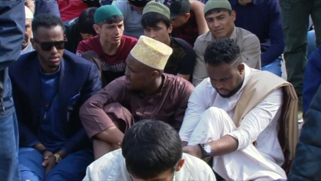 «Ураза-Байрам» 15 июня 2018 года в Соборной мечети «Ляля-Тюльпан» города Уфы смотреть онлайн