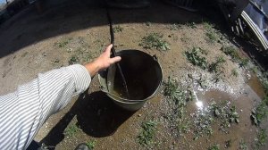 Откачка воды из подвала самодельным мининасосом.