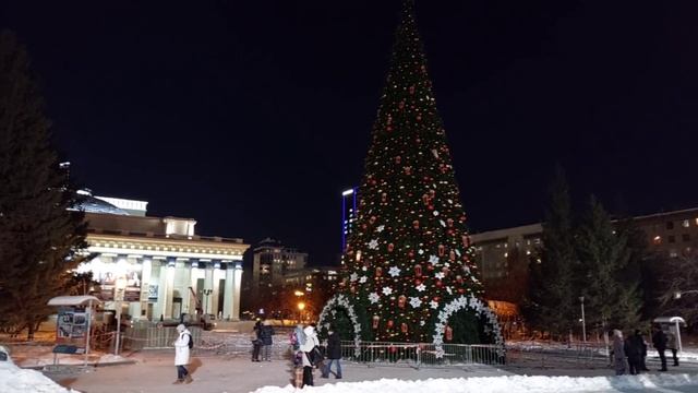 НОВОСИБИРСК/ НОВОГОДНИЕ ЕЛКИ НА ПЛОЩАДИ ЛЕНИНА И ПЛОЩАДИ МАРКСА/ НОВОГОДНЕЕ НАСТРОЕНИЕ/ 01.12.2021 смотреть онлайн