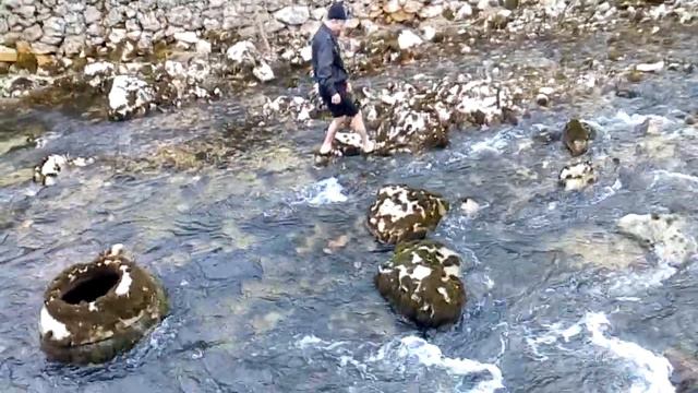 Шатун в горной реке!!!! смотреть онлайн