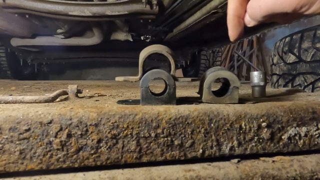 Замена втулок стабилизатора. Форд Фиеста Мк6. Ford Fiesta Мк6 смотреть онлайн