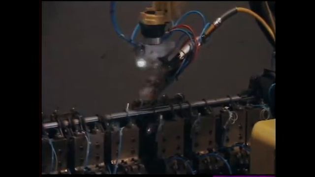 Лазерная сварка электрических размыкателей (валов) промышленным роботом Fanuc смотреть онлайн