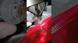 Замена лампы габарита/стоп сигнала на Mitsubishi Pajero Sport II