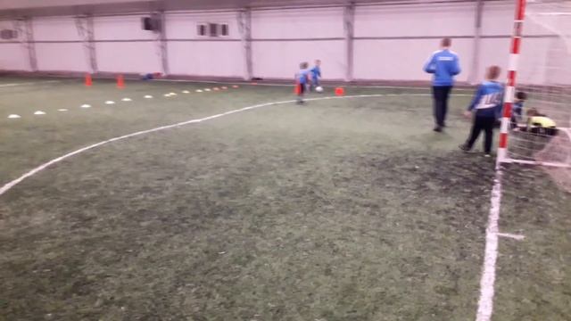 КАК ДЕТИ ИГРАЮТ В ФУТБОЛ В 5 ЛЕТ ★ ШЕСТЬ ГОЛОВ МАЛЫША ★ МАЛЫШИ ОДИН НА ОДИН смотреть онлайн