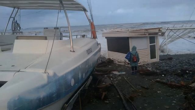 Шторм в Сочи. Якорная Щель. смотреть онлайн