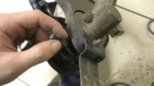 Электро триммер важно смазывать эти детали