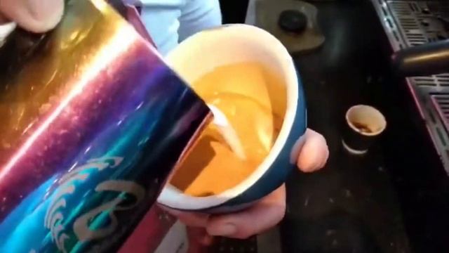 Latte art rousita with rose смотреть онлайн
