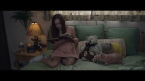 Мужик похищает девушку и заставляет её заниматься с ним спортом...