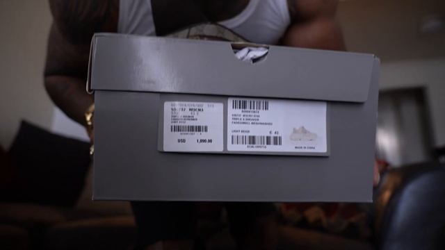 EXPOSING THE BALENCIAGA TRIPLE S WITH $8000 OUTFIT CHANGE смотреть онлайн