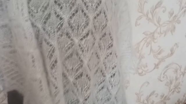 Пуховая белая ажурная шаль "Полет бабочек. " смотреть онлайн