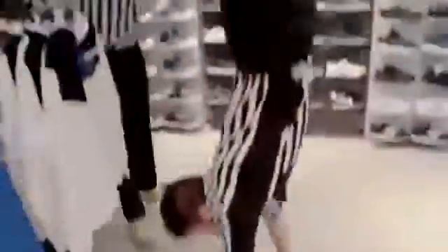 В фирменном магазине адидас смотреть онлайн