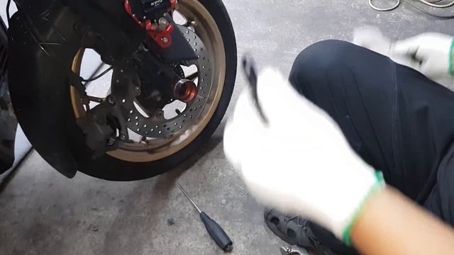 How To Repair Yamaha Motorcycle XMAX 300 Front Wheel Disc Brake Pads смотреть онлайн