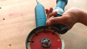 Лайфхак, как пилить кирпич и плитку без пыли