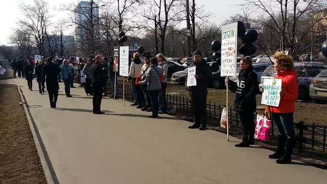Рабы валютной ипотеки пикетируют Сбербанк главный офис в Москве смотреть онлайн