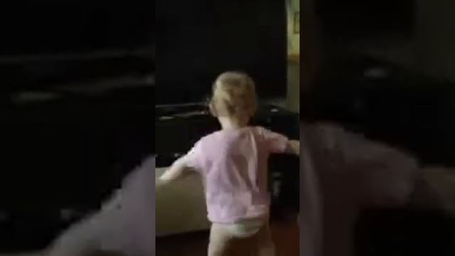 Малышка танцует! Зажигает! Танцуем вместе ! Фламенко -испанский танец смотреть онлайн