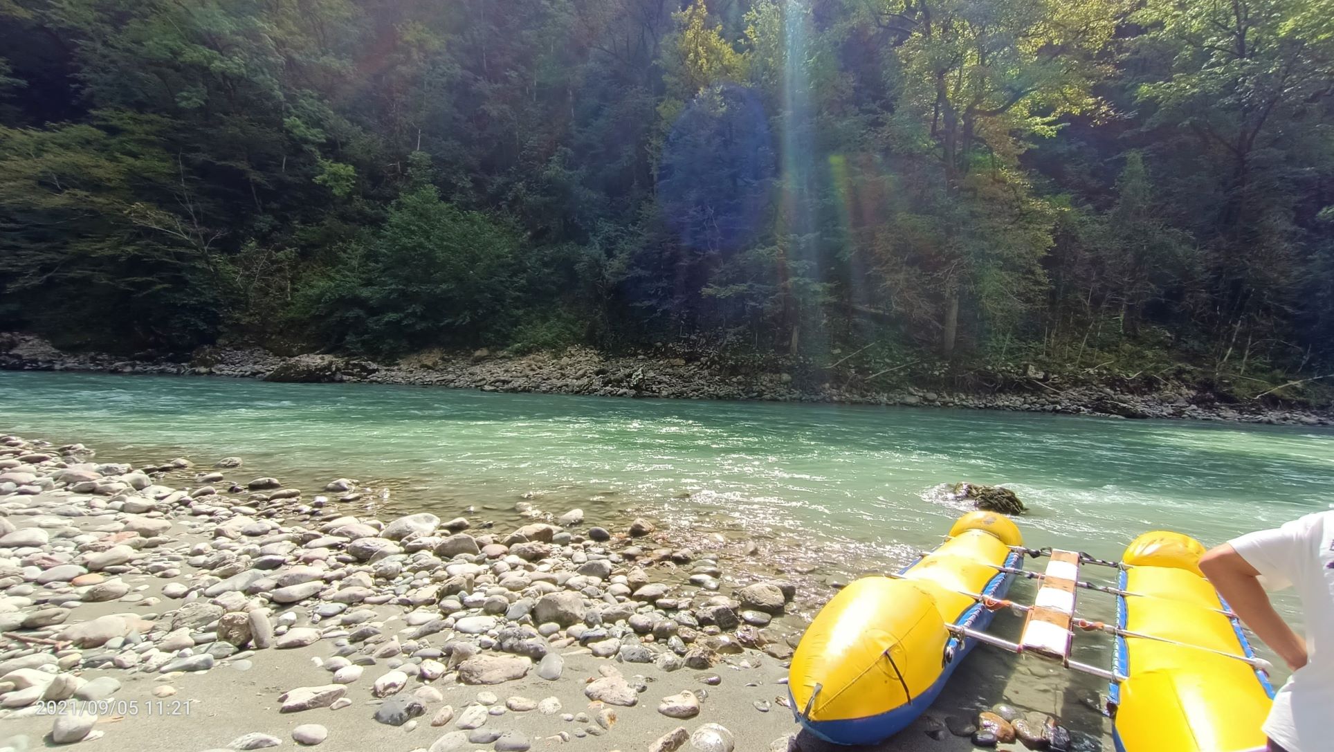 Рафтинг на реке Бзыбь в Абхазии с веселым инструктором