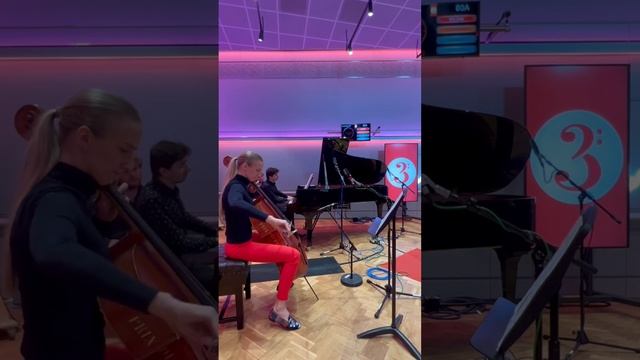 Saint-Saens Sonata for Cello and Piano No.2, Op.123, Romanza- Margarita Balanas and Antoine Preat смотреть онлайн