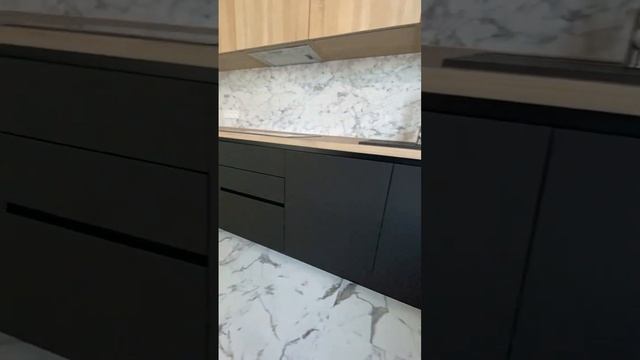 Кухонный гарнитур, фасады супер-мат (Matelux Black), Сургут смотреть онлайн