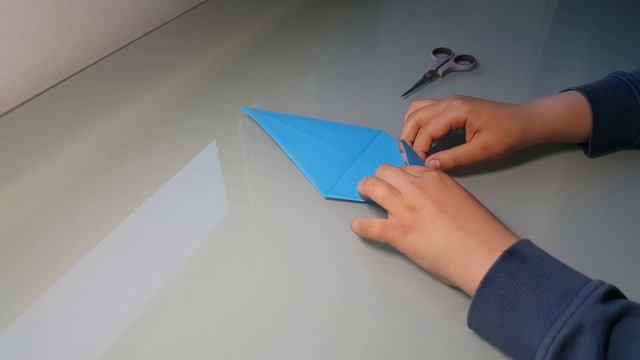 Как сделать бумажного дельфина оригами ?? смотреть онлайн