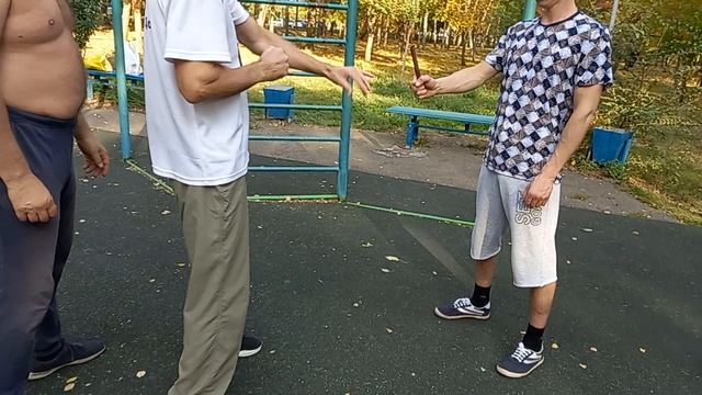 Как в драке защититься от ножа? смотреть онлайн