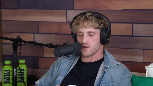 LOGAN PAUL REACTS TO JAKE PAUL'S CLASH VS JOHN & TOMMY FURY смотреть онлайн