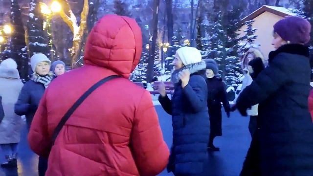 ГДЕ СВЕТ БЕСПОДОБНЫЙ, КАК СОЛНЕЧНЫЙ ЗАЙЧИК!??☀️/ТАНЦЫ В ПАРКЕ ГОРЬКОГО ХАРЬКОВ ЯНВАРЬ 2022 смотреть онлайн