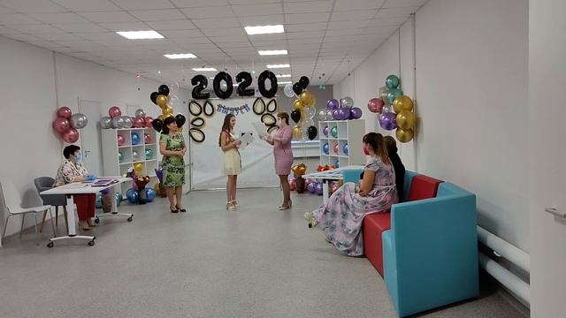 VLOG: ВРУЧЕНИЕ АТТЕСТАТА | Как я закончила школу? | Мои оценки | Благодарность учителям смотреть онлайн