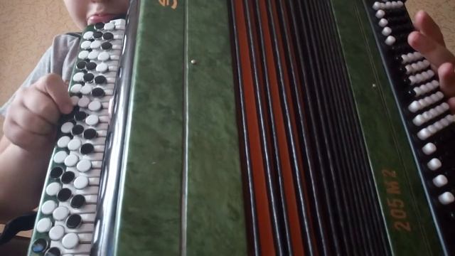 Песня "ГОЛУБОЙ ВАГОН" на баяне (без нот) смотреть онлайн