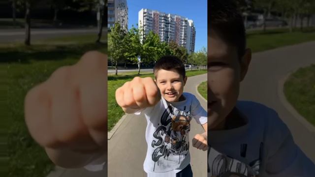 В конце ПАПА упал 🥲 смотреть онлайн