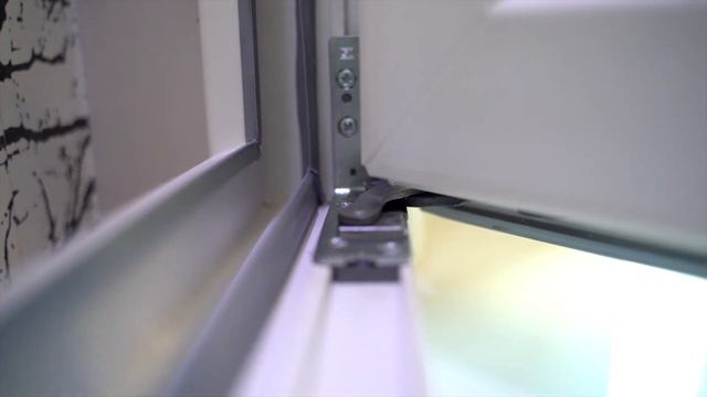 Что такое скрытолежацие петли в окнах.