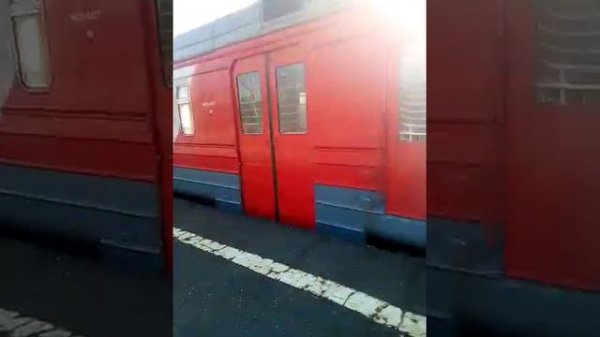 Электричка на станции Колонтаево