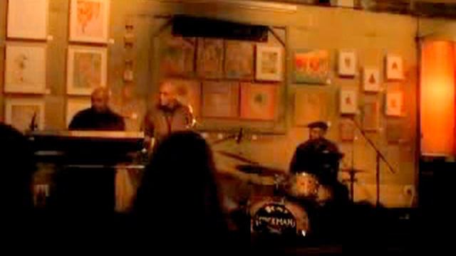 Tony" Stickman" Wyatt Trio jam @ Milkboycoffee with Marion Salaam & Billy Holloman смотреть онлайн