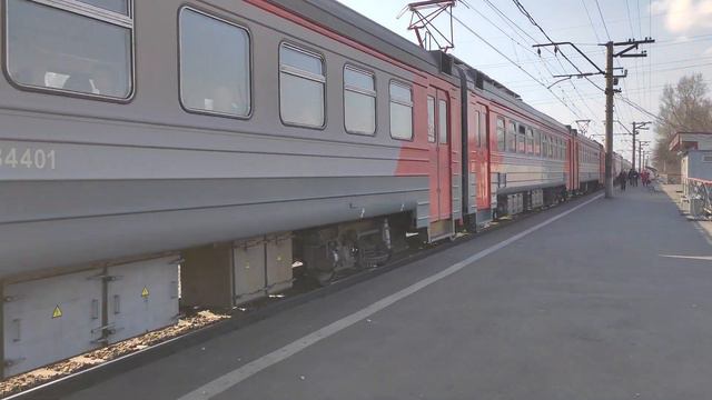 Электропоезд ЭД4М-0344 отправляется с о.п. Совхоз Бердский смотреть онлайн