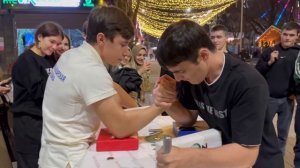 Сильнейший Школьник Против Всех Желающих #3 | Уже не Восьмиклассник ? Армрестлинг в Парке, Нальчик