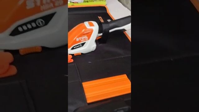Podadeira Stihl HSA26 a bateria смотреть онлайн