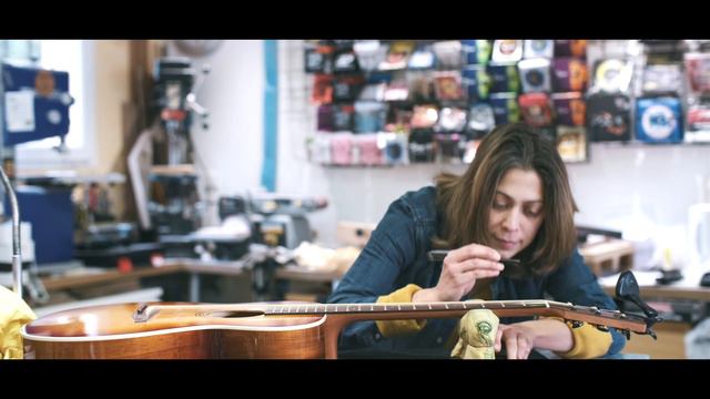 ENOC GUITARS LUTHERIE D ART A AIX EN PROVENCE смотреть онлайн