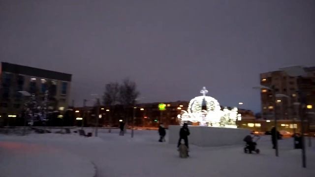 Ёлка на центральной площади. г.Сургут смотреть онлайн
