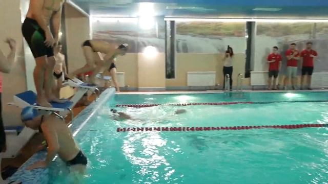Соревнования по плаванию в Gold's Fitness ГК Hampton by Hilton смотреть онлайн